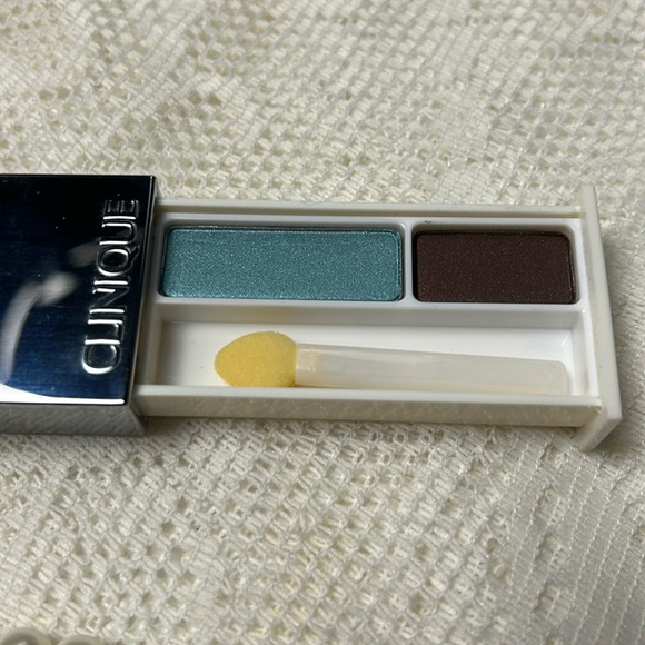 NWT Clinique All about Shadow Duo in brown & blue metallics with applicator - Picture 2 of 11